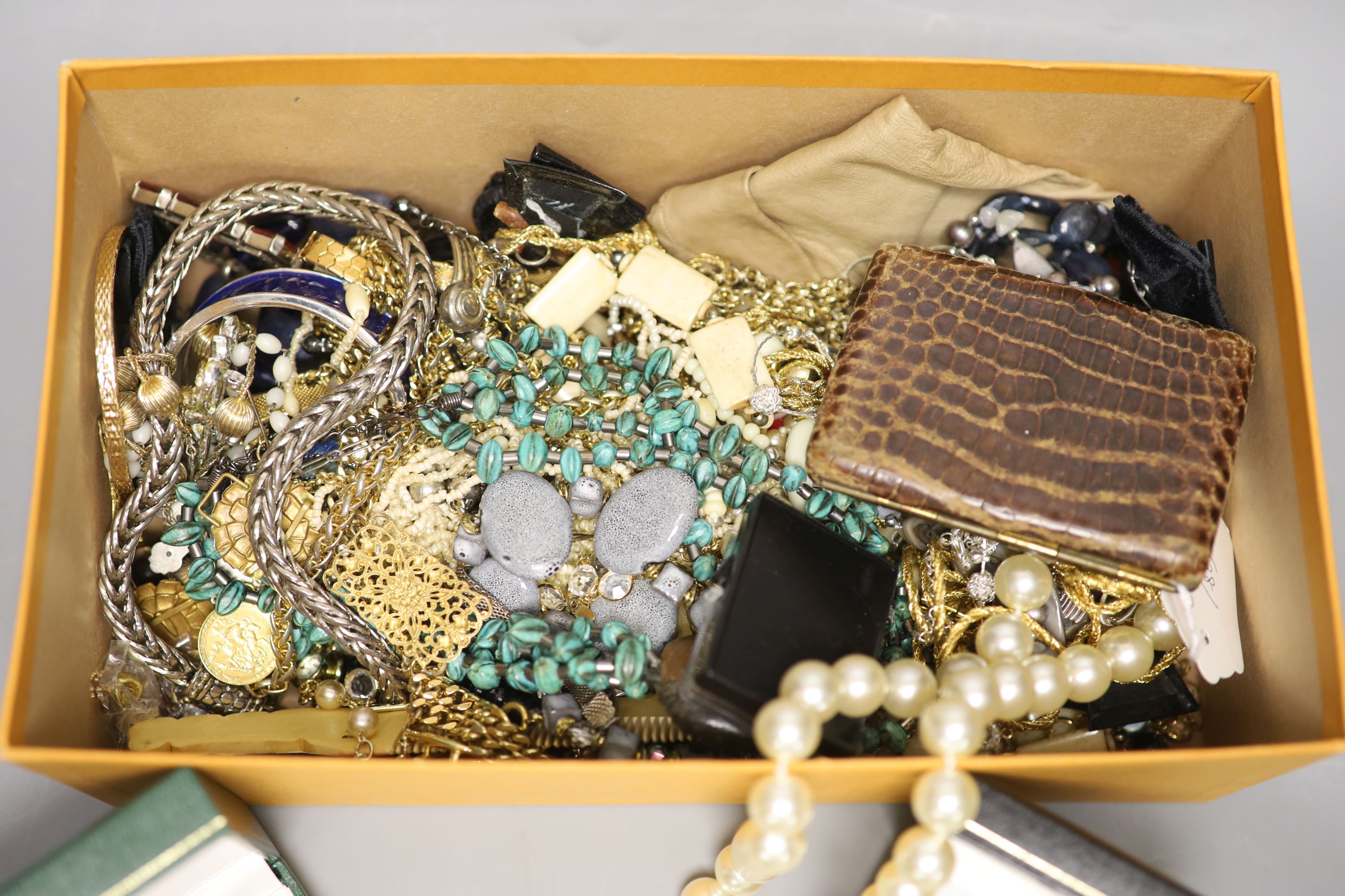 A quantity of assorted costume jewellery including necklaces and paste set brooches etc.